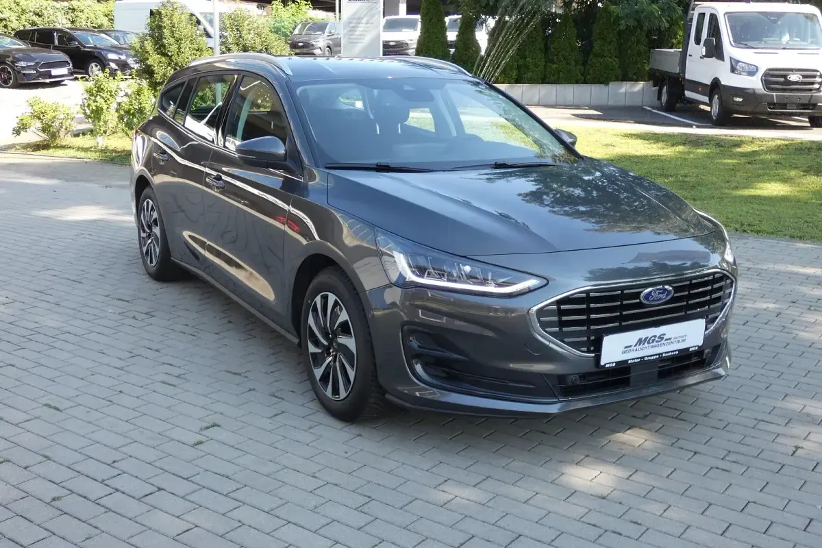 Gebraucht Ford Focus Titanium 125 PS (91 kW) 2024 Magnetic metallic Kombi