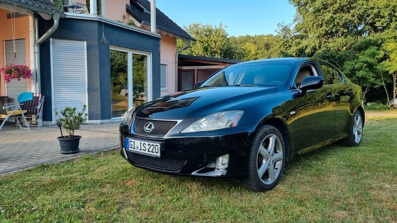 Schwarz Gebraucht 2005 Lexus IS220d Limousine | 7.350 € (Etwas zu teuer) - Bild 1/4