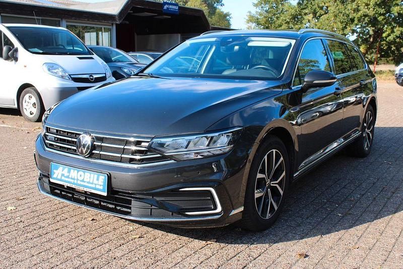 Grau Gebraucht 2023 VW Passat GTE Kombi | 23.499 € (Fairer Preis) - Bild 1/4