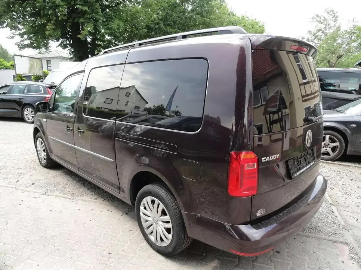 Gebraucht VW Caddy Maxi Trendline 102 PS (75 kW) 2017 Black berry metallic Van / Kleinbus