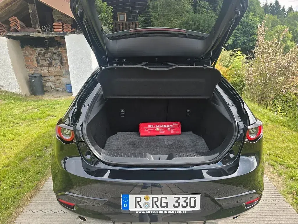 Gebraucht Mazda 3 Selection 122 PS (89 kW) 2022 Schwarz Limousine