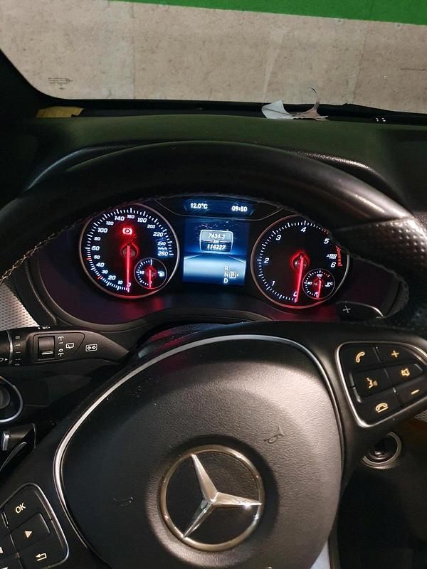 Grau Gebraucht 2015 Mercedes B220 Van / Kleinbus | 14.100 € (Fairer Preis) - Bild 1/4