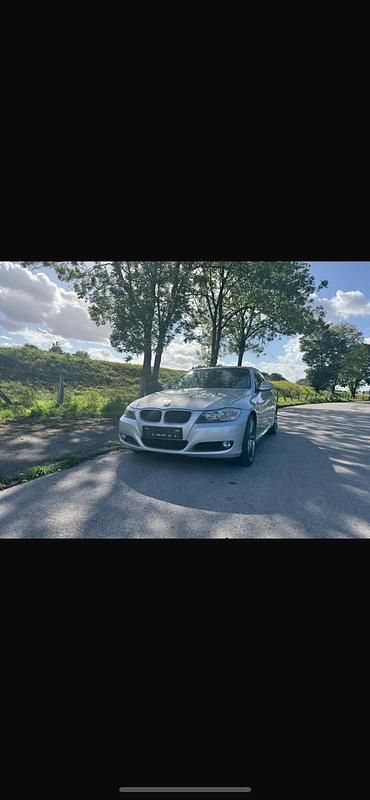 Silber Gebraucht 2009 BMW 320 Limousine | 2.950 € (Superpreis) - Bild 1/4