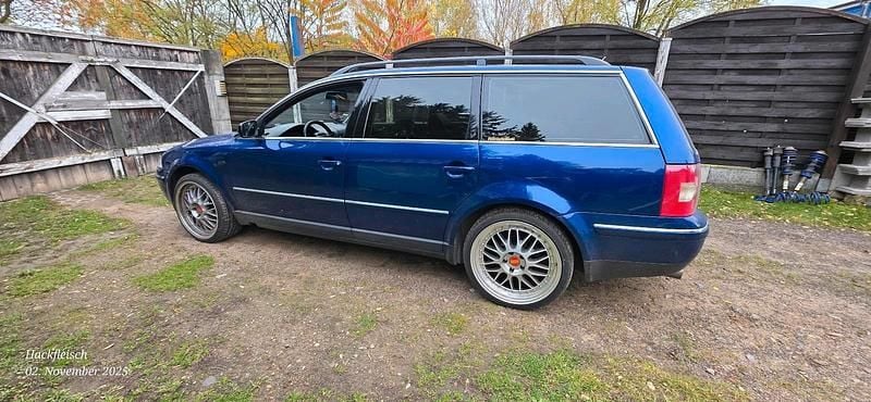Blau Gebraucht 2001 VW Passat Kombi | 3.000 € (Teuer) - Bild 1/4