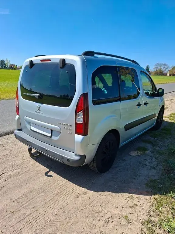 Gebraucht Peugeot Partner Tepee Active 92 PS (67 kW) 2012 Silber Van / Kleinbus