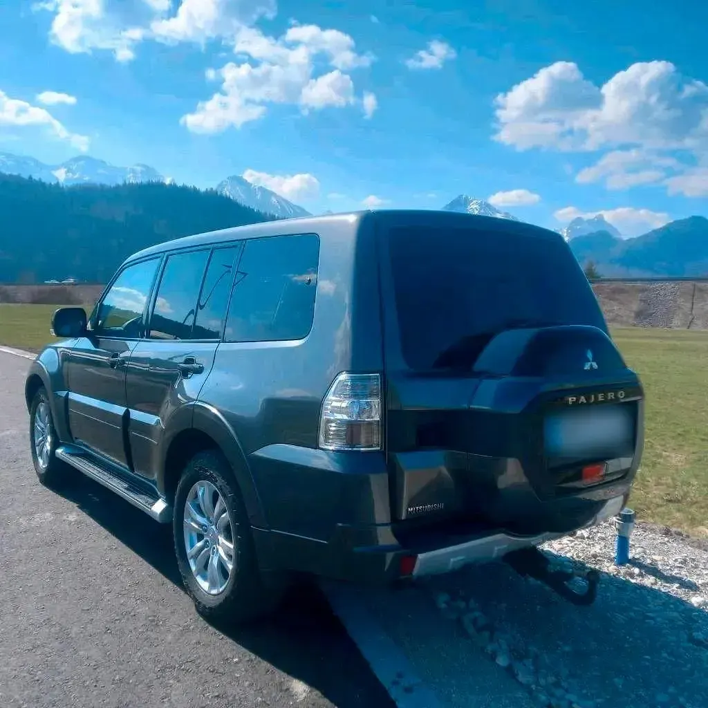 Gebraucht Mitsubishi Pajero 190 PS (139 kW) 2015 Grau SUV