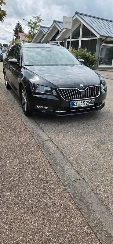 Schwarz Gebraucht 2019 Skoda Superb Kombi | 12.400 € (Superpreis) - Bild 1/4