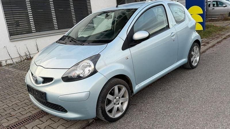 Silber Gebraucht 2005 Toyota Aygo Cool Kleinwagen | 1.499 € (Guter Preis) - Bild 1/4