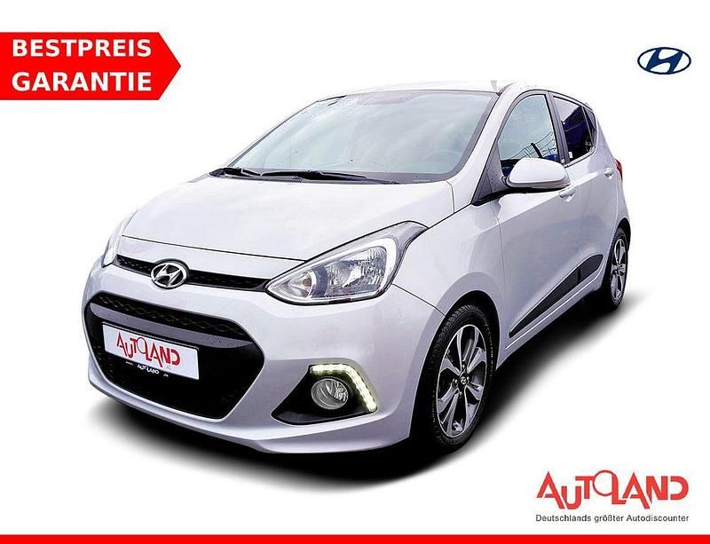 Silber Gebraucht 2016 Hyundai i10 Passion Kleinwagen | 11.950 € (Teuer) - Bild 1/4