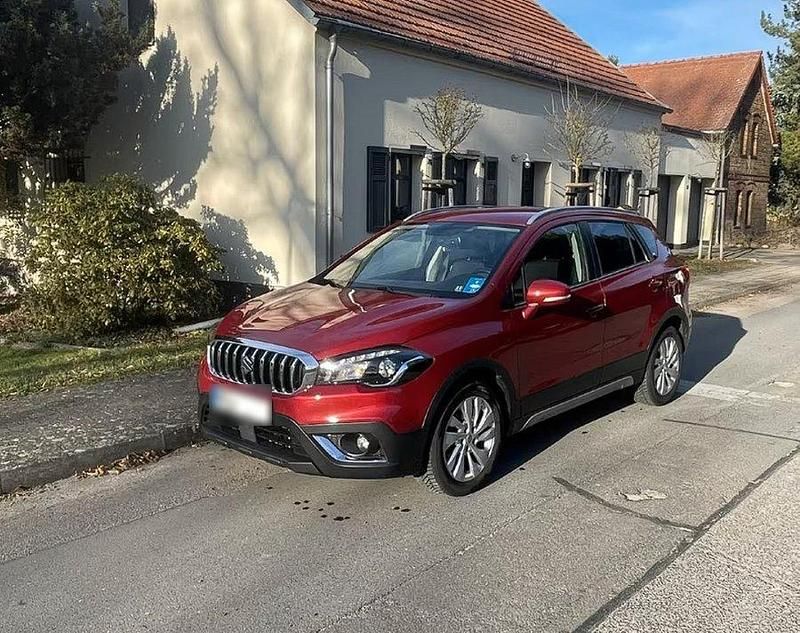 Usado Suzuki SX4 140 HP (102 kW) 2017 Vermelho Sedan