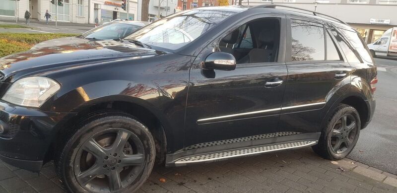 Gebraucht Mercedes ML320 224 PS (164 kW) 2006 Schwarz metallic SUV