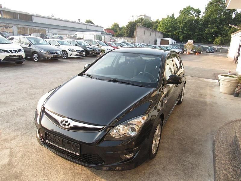 Schwarz Gebraucht 2010 Hyundai i30 Edition Limousine | 3.660 € (Fairer Preis) - Bild 1/4