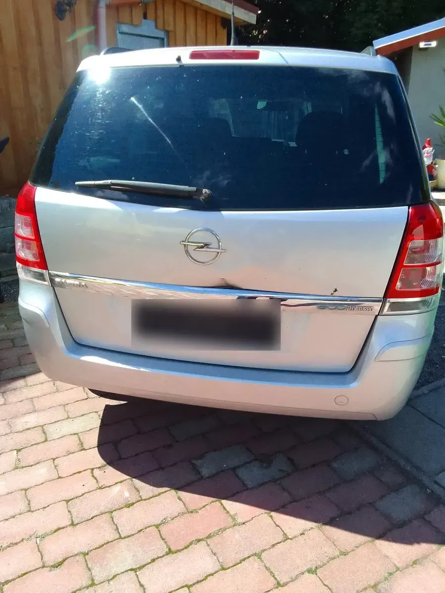 Gebraucht Opel Zafira Family 150 PS (110 kW) 2011 Silber Van / Kleinbus