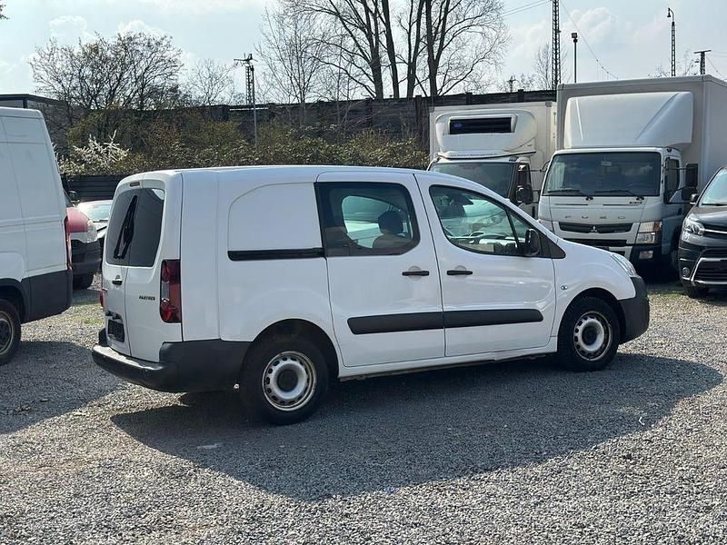 Gebraucht Peugeot Partner 99 PS (72 kW) 2018 Weiß Van / Kleinbus