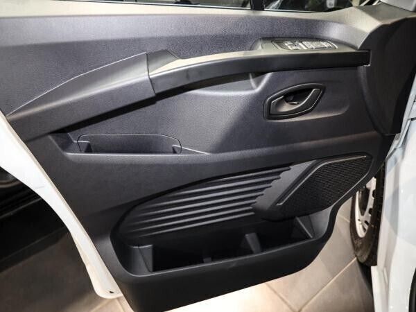 Gebraucht Nissan Primastar N-Connecta 131 PS (96 kW) 2024 Weiß (glacier white) Van / Kleinbus