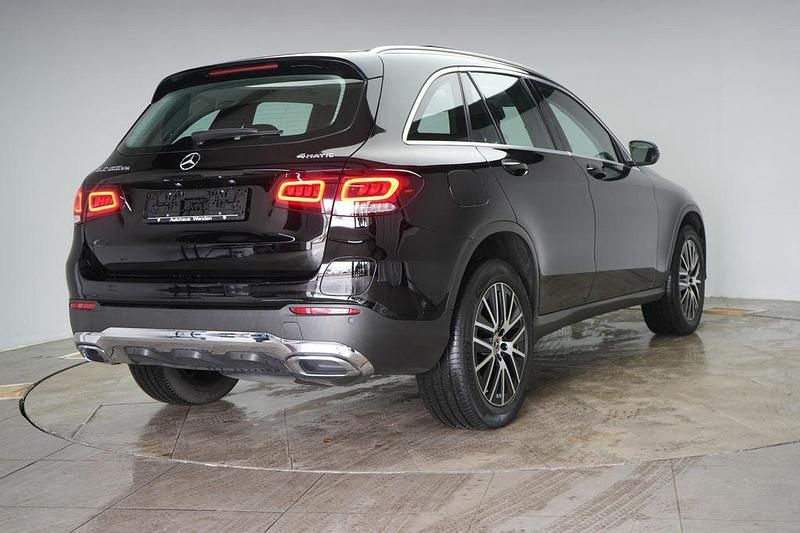 Gebraucht Mercedes GLC300e 194 PS (142 kW) 2021 Schwarz SUV