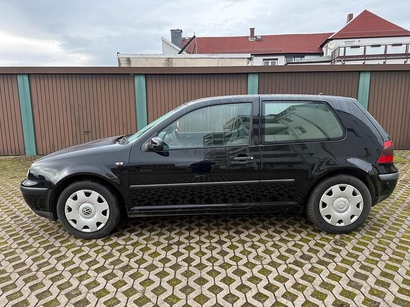 Gebraucht VW Golf IV 75 PS (55 kW) 2001 Schwarz Kleinwagen