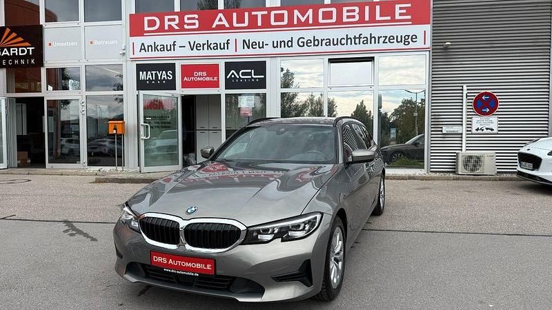 Grau Gebraucht 2022 BMW 330 Advantage Limousine | 26.400 € (Fairer Preis) - Bild 1/4