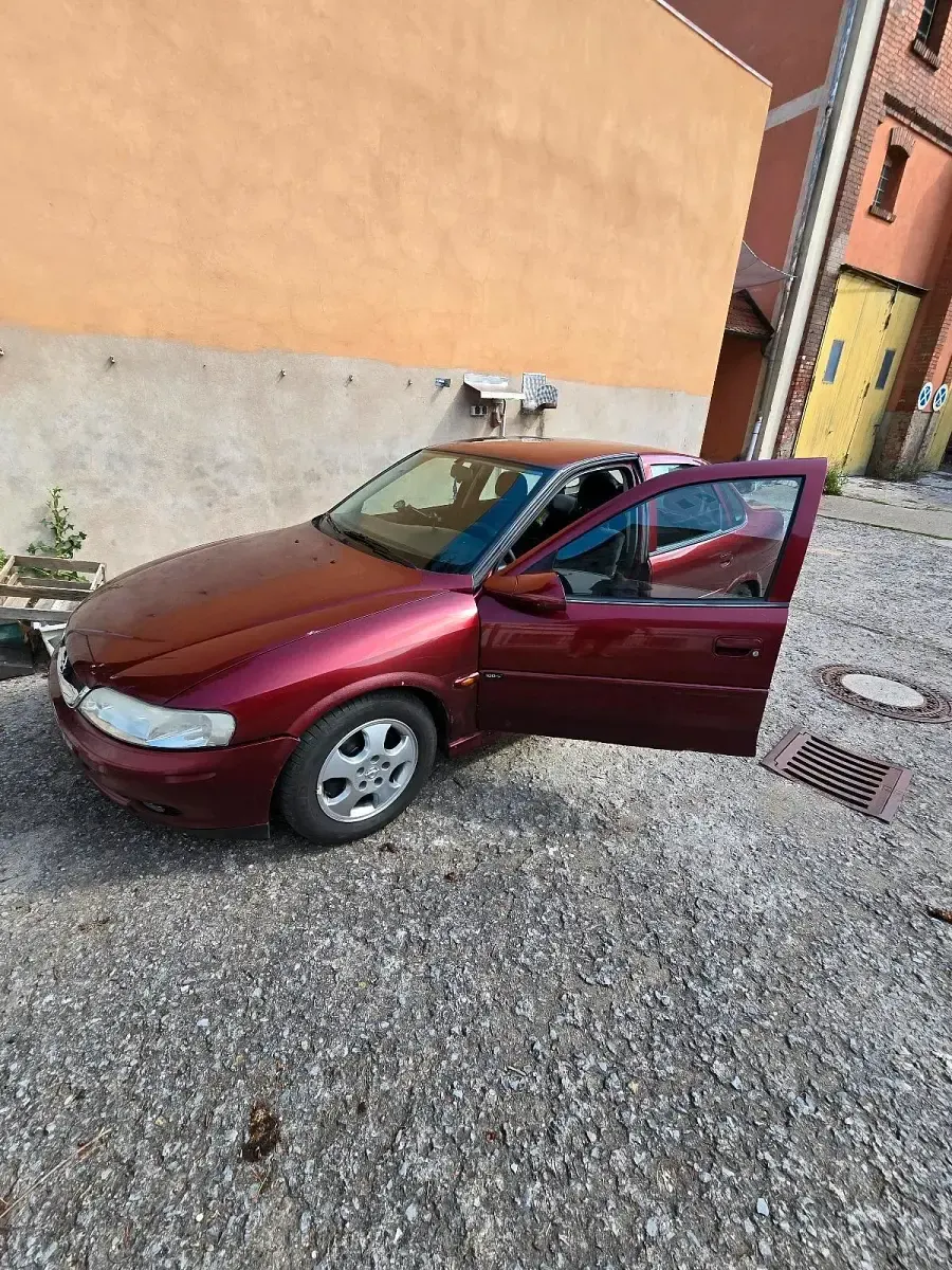 Gebraucht Opel Vectra 100 PS (73 kW) 1999 Rot Limousine