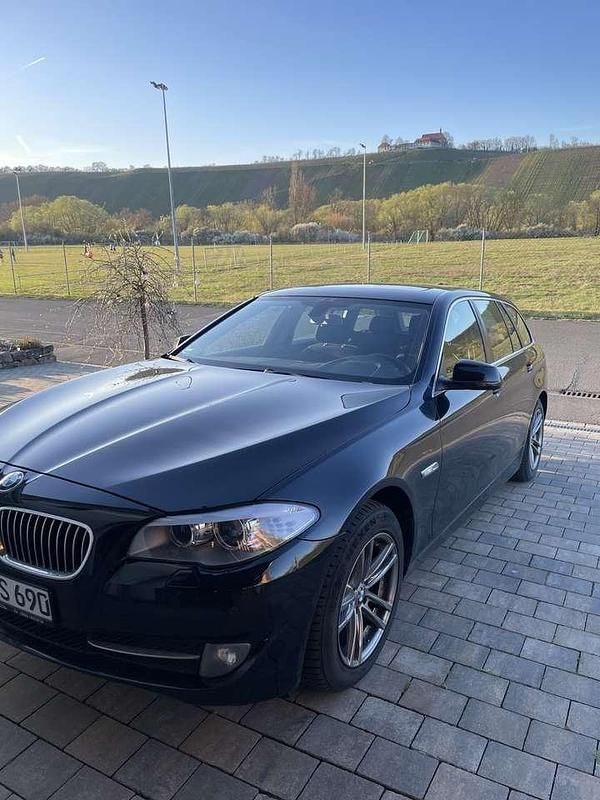 Gebraucht BMW 520 184 PS (135 kW) 2012 Schwarz Kombi