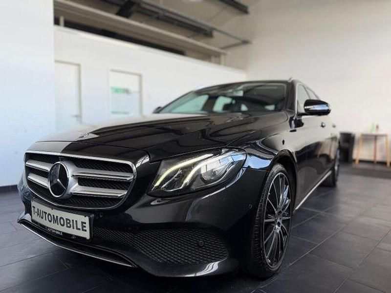 Second-hand Mercedes E400 333 CP (244 kW) 2017 Negru Berlinǎ