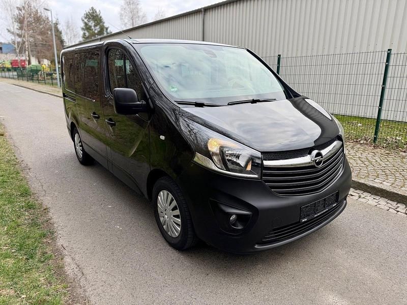 Gebraucht Opel Vivaro 125 PS (91 kW) 2016 Schwarz Van / Kleinbus
