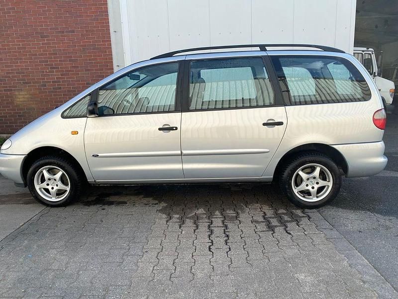 Gebraucht Ford Galaxy 145 PS (106 kW) 1997 Silber Van / Kleinbus