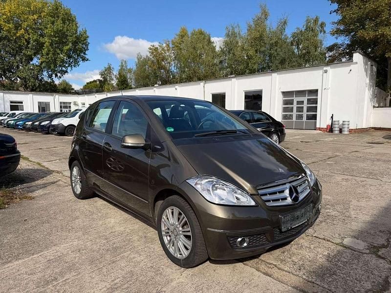 Braun Gebraucht 2011 Mercedes A160 Elegance Kleinwagen | 5.990 € (Fairer Preis) - Bild 1/4