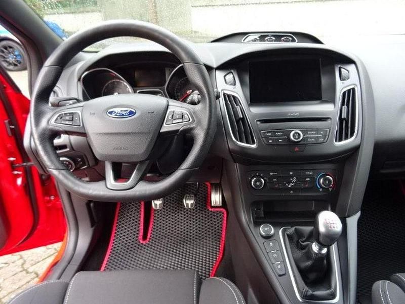 Gebraucht Ford Focus ST 250 PS (183 kW) 2018 Racerot (metallic) Limousine