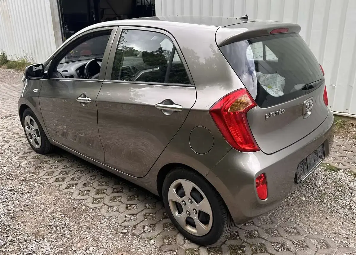 Gebraucht Kia Picanto Edition 7 69 PS (50 kW) 2011 Titaniumsilber met. Kleinwagen