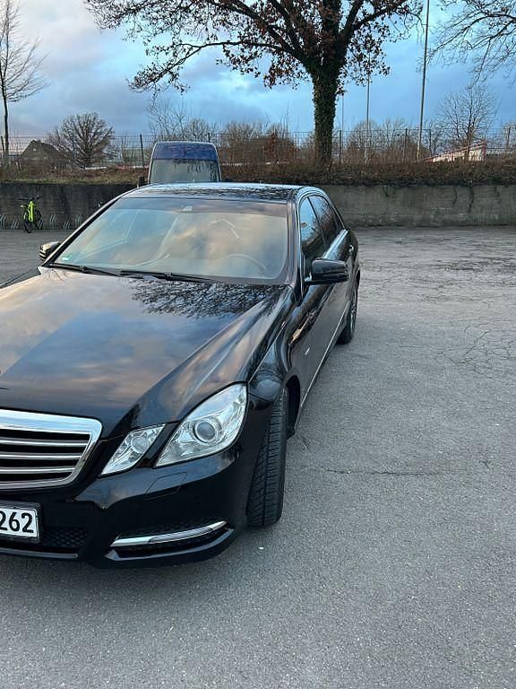 Gebraucht Mercedes E300 Avantgarde 231 PS (169 kW) 2011 Schwarz Limousine