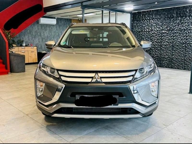 Silber Gebraucht 2021 Mitsubishi Eclipse Cross Diamant Edition SUV | 16.700 € (Fairer Preis) - Bild 1/4