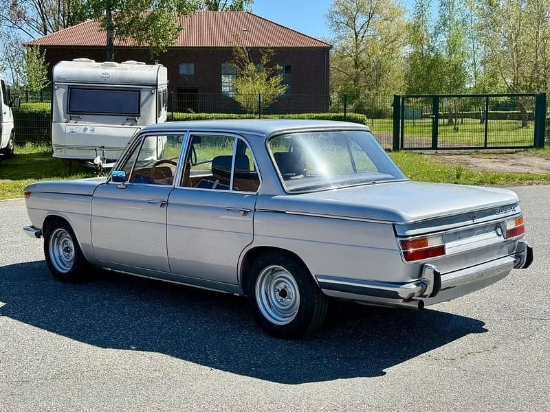 Second-hand BMW 2000 130 CP (95 kW) 1971 Argintiu Berlinǎ
