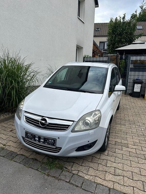 Weiß Gebraucht 2009 Opel Zafira Edition Van / Kleinbus | 1.800 € (Superpreis) - Bild 1/4