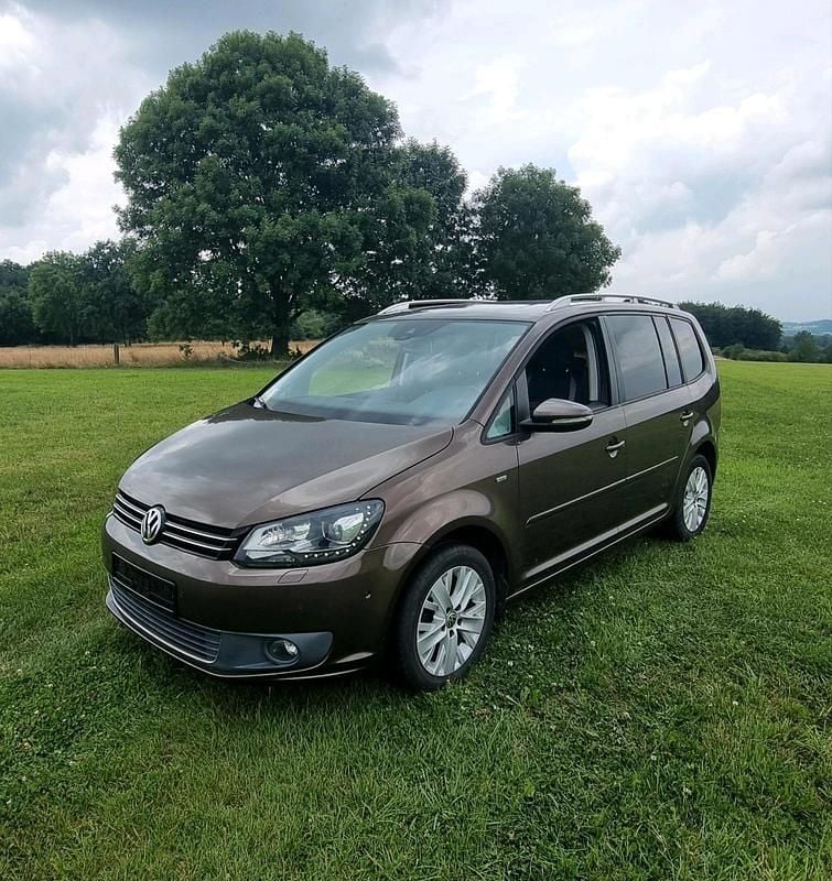 Braun Gebraucht 2012 VW Touran Highline Van / Kleinbus | 9.999 € (Guter Preis) - Bild 1/4