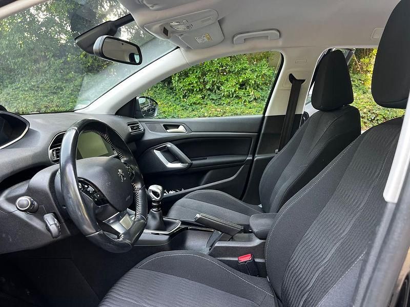 Schwarz Gebraucht 2014 Peugeot 308 Access Limousine | 5.950 € (Etwas zu teuer) - Bild 1/4