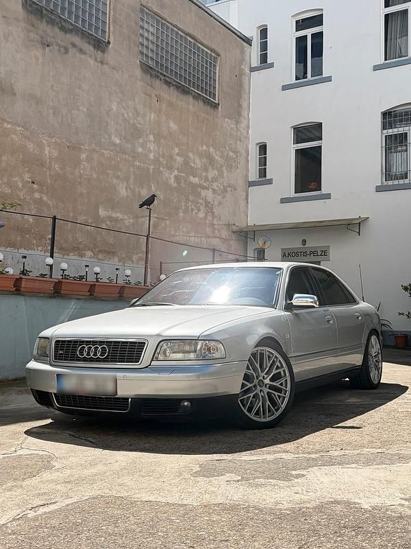 Second-hand Audi S8 360 CP (264 kW) 2000 Argintiu Berlinǎ