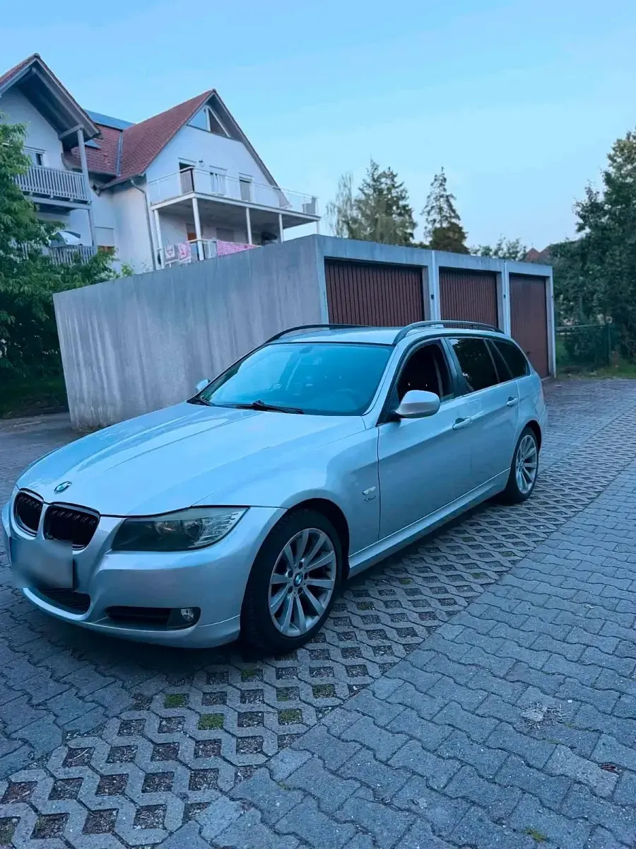 Gebraucht BMW 320 177 PS (130 kW) 2009 Grau Kombi