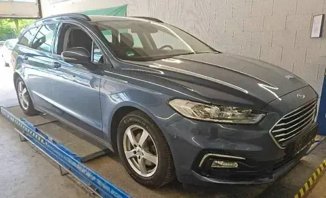 Gebraucht Ford Mondeo 140 PS (102 kW) 2021 Blau Kombi