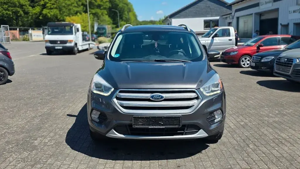 Usata Ford Kuga Trend 120 CV (88 kW) 2017 Grigio SUV
