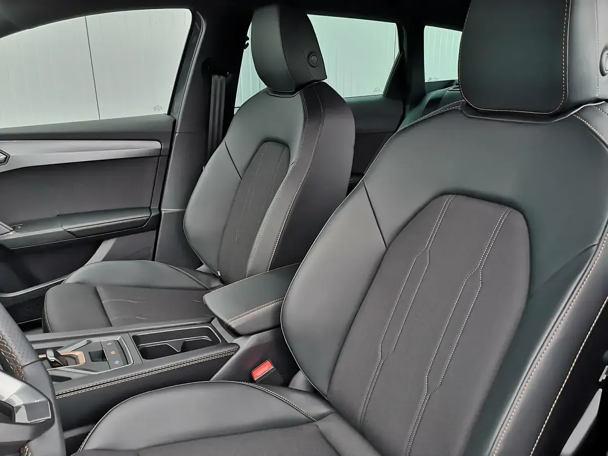 Neu Cupra Leon 204 PS (150 kW) 2026 Nachtschwarz metallic Kombi