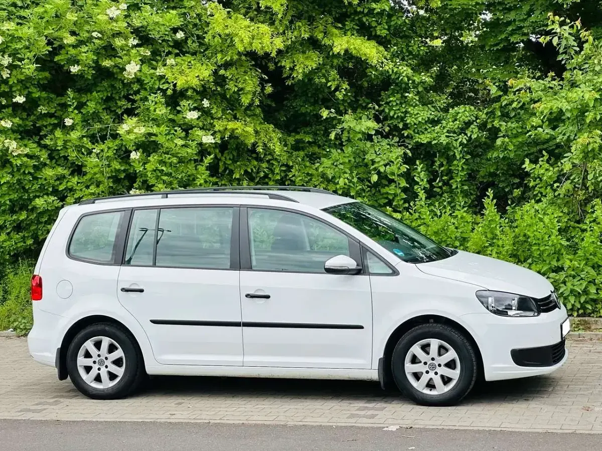 Gebraucht VW Touran 140 PS (102 kW) 2014 Weiß Van / Kleinbus