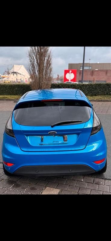Gebraucht Ford Fiesta Titanium X 101 PS (74 kW) 2013 Blau Kleinwagen