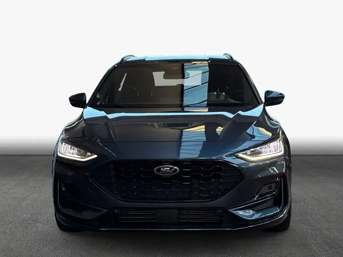 Gebraucht Ford Focus ST-Line X 125 PS (91 kW) 2023 Chrome blue metallic Kombi