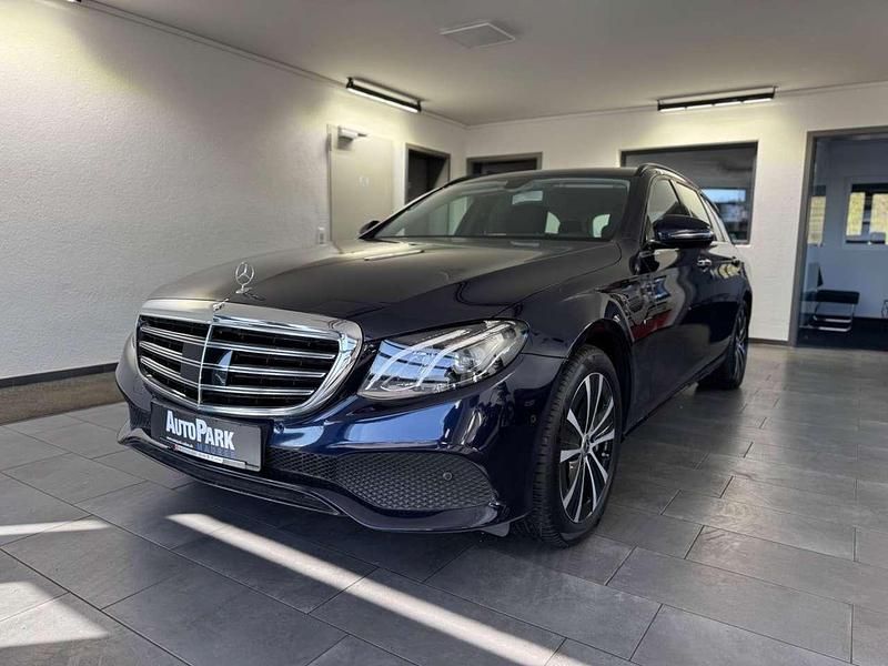 Gebraucht Mercedes E300 194 PS (142 kW) 2020 Blau Kombi