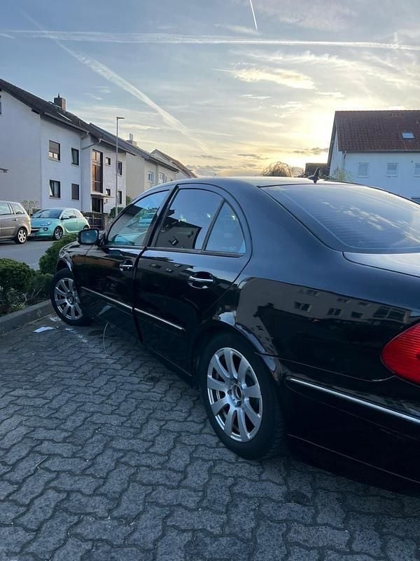 Gebraucht Mercedes E320 224 PS (164 kW) 2007 Schwarz Limousine