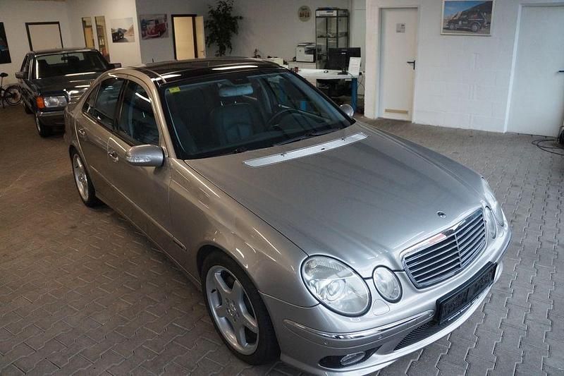 Gebraucht Mercedes E500 Avantgarde 306 PS (225 kW) 2004 Gold Limousine