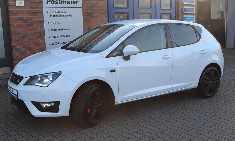 Weiß Gebraucht 2016 Seat Ibiza FR Limousine | 8.990 € (Etwas zu teuer) - Bild 1/4