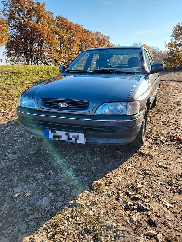 Silber Gebraucht 1993 Ford Escort Limousine | 400 € - Bild 1/4
