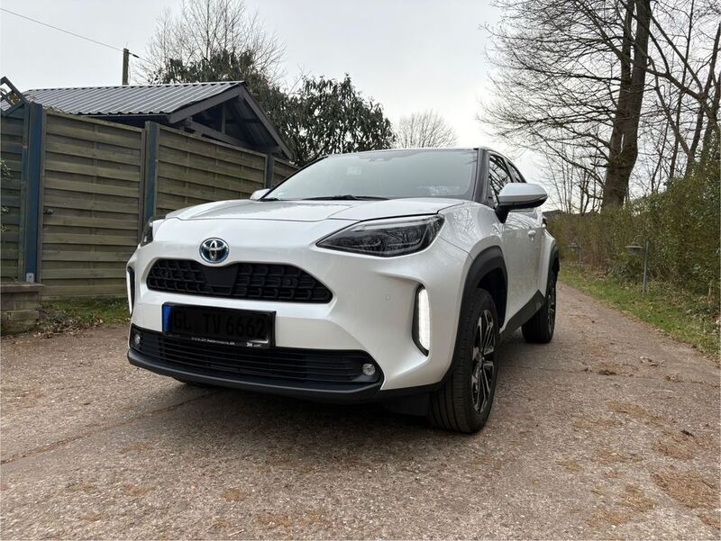 Weiß Gebraucht 2023 Toyota Yaris Cross Team SUV | 24.950 € (Fairer Preis) - Bild 1/4